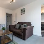 Warden Rd 2 - Contractors Long Stay By Shortstayuk
