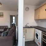 Warden Rd 2 - Contractors Long Stay By Shortstayuk