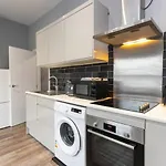 City Rd B - Central Location Long Stay By Shortstayuk