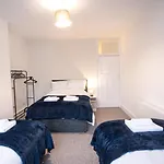 Downend Rd Contractors Long Stay By Shortstayuk