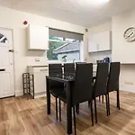 Downend Rd Contractors Long Stay By Shortstayuk