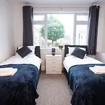 Downend Rd Contractors Long Stay By Shortstayuk