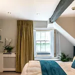 Charming & Central Pipe Lane House