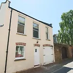 Coach House In Clifton Village