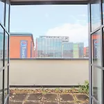 City Centre 1 Bed Apartment- Hopewell