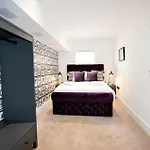Rowan Tree - Your Apartment