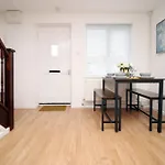 2Bedroom Home- Free Parking, Wi-Fi & Patio- Available For Long Or Short Term