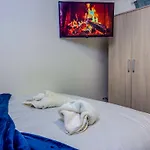 The Purple 5 Bedroom House By Altoluxoexperience Short Lets & Serviced Accommodation With Free Parking