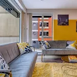 Iconic Garden Apt, Steps From City Centre & Cafes