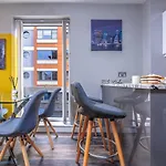 Iconic Garden Apt, Steps From City Centre & Cafes