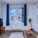 Chic & Modern Apartment - Bedminster Parade