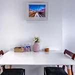 Chic & Modern Apartment - Bedminster Parade