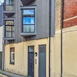 Chic & Modern Apartment - Bedminster Parade