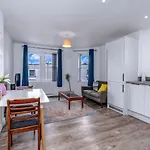 Chic & Modern Apartment - Bedminster Parade