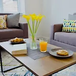 Hideaway House, Sleeps 9, With Parking