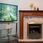 Stylish 4 Bed Henbury Home With Free Parking