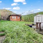 Wood Fire And Parking Large 4-Bed House Extended Stays