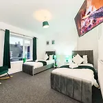 Bauhaus 4 Bedroom House By Altoluxoexperience Short Lets & Serviced Accommodation With Free Parking