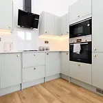 Bright And Modern 3Br Flat For 8 Guests