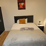 Jah Lodge Brsitol Big House Free Parking 20 Percent Off Weekly Monthly Stay Business Contractor Students Relocations 5Bed