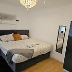 Jah Lodge Brsitol Big House Free Parking 20 Percent Off Weekly Monthly Stay Business Contractor Students Relocations 5Bed
