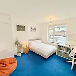 Redland\'S Fun & Colourful Artistic House