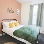 Two Bedroom Flat In Gloucester Road