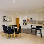 Charming And Bright Flat- Sleeps 6