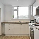 The Emerald - 6 Beds - Contractors - Free Parking