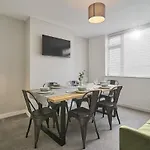 The Emerald - 6 Beds - Contractors - Free Parking