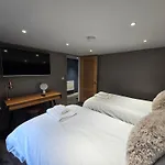 Luxurious Contemporary Smart City Centre Apartment