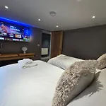 Luxurious Contemporary Smart City Centre Apartment