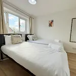 Winsbury Way 3 Bedroom Long Stays