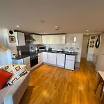 One Bedroom Mezzanine Flat In Robinson Building