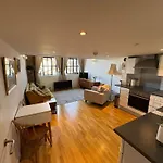 One Bedroom Mezzanine Flat In Robinson Building