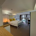One Bedroom Mezzanine Flat In Robinson Building