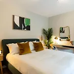 Wellington Place I Your Apartment