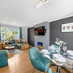 Spacious Luxury Garden House Free Parking