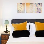 Spacious And Quiet Ground Floor Flat