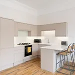 Large Luxury City Centre Flat With Balcony