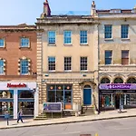 Large Luxury City Centre Flat With Balcony