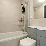 One Bedroom Flat Near Whiteladies With Parking