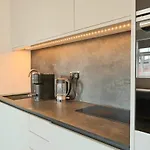 One Bedroom Flat Near Whiteladies With Parking