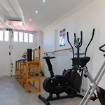 6 Bed-Sleeps 10-Gym-Hottub-Garden-Parking