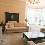 Two Bedroom Ground Floor Flat In Clifton Village