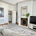 Entire Apartment By City Centre & Harbourside