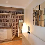 Meridian Way - Your Apartment