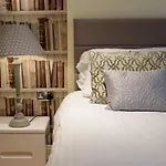Meridian Way - Your Apartment