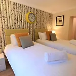 Meridian Way - Your Apartment