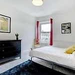 Lovely 3 Bed House In Bristol